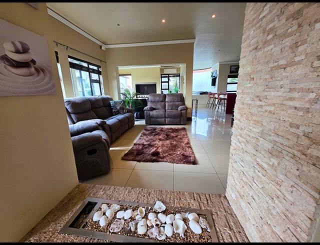 4 BEDROOM HOUSE FOR SALE IN GLEN ERASMIA